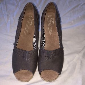 TOMS gray wedges